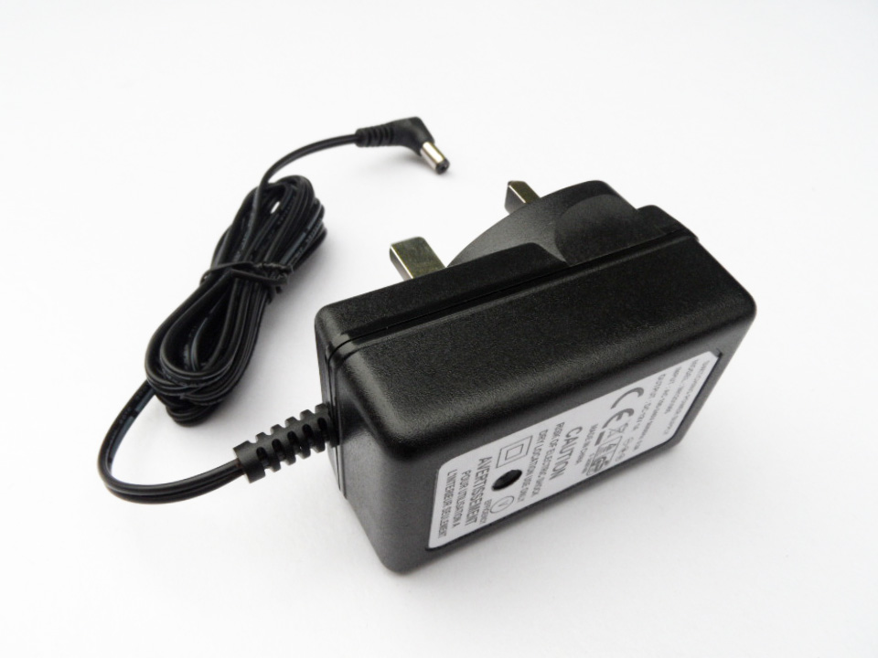 2S cell Li-ion battery charger 8.5V 2A BS UK plug